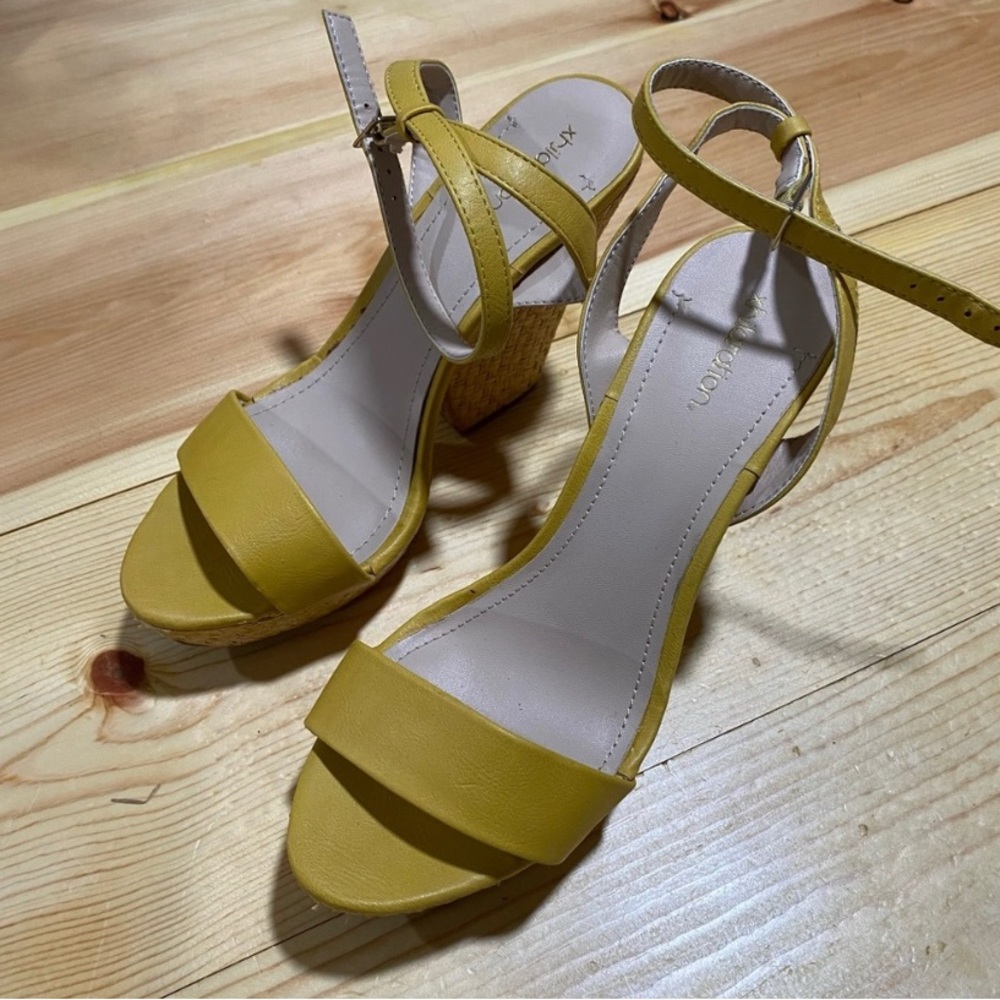 XHILARATION chunky heel shoes